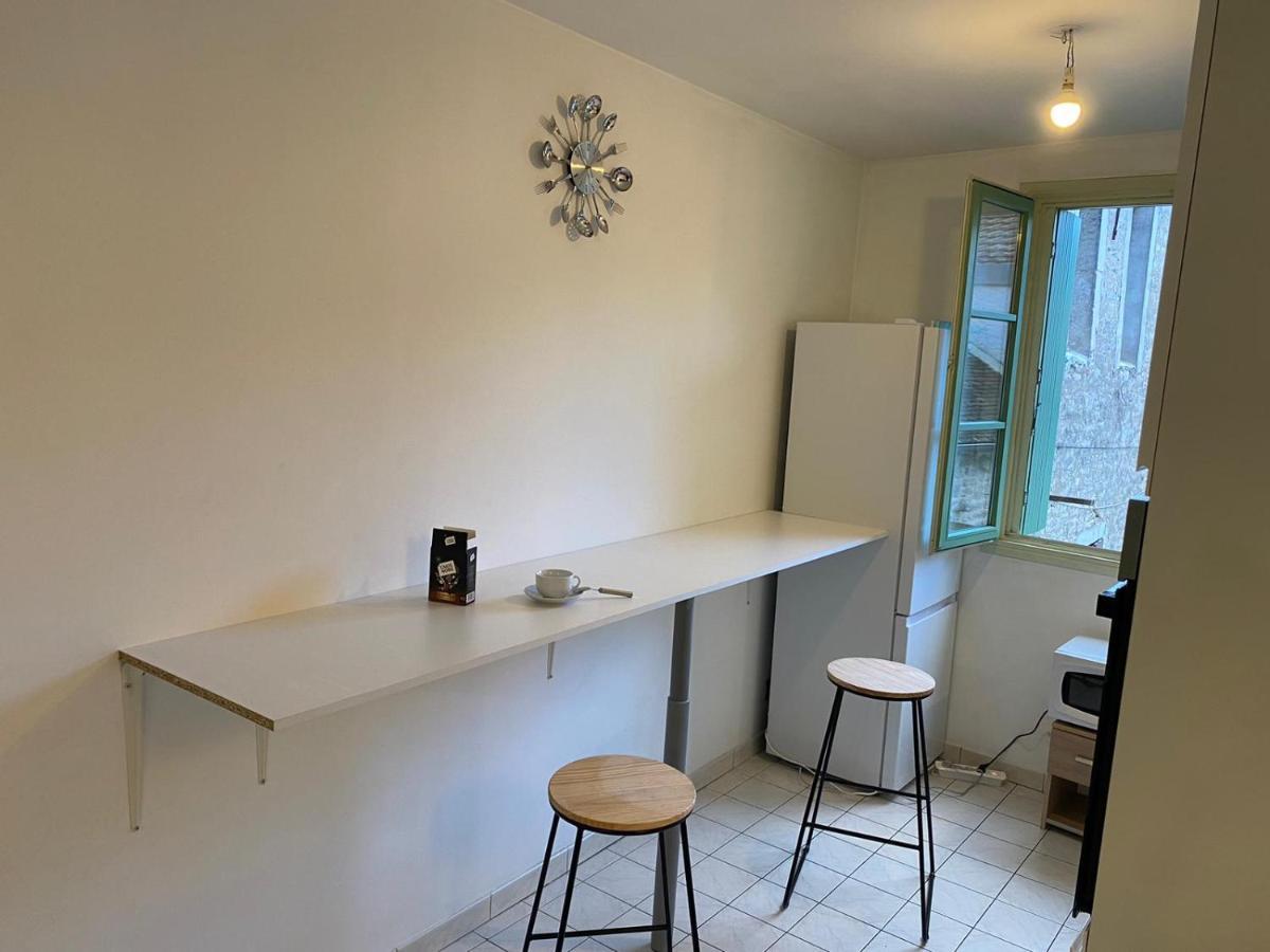 Chez Papa Hotel Tonnerre Bagian luar foto